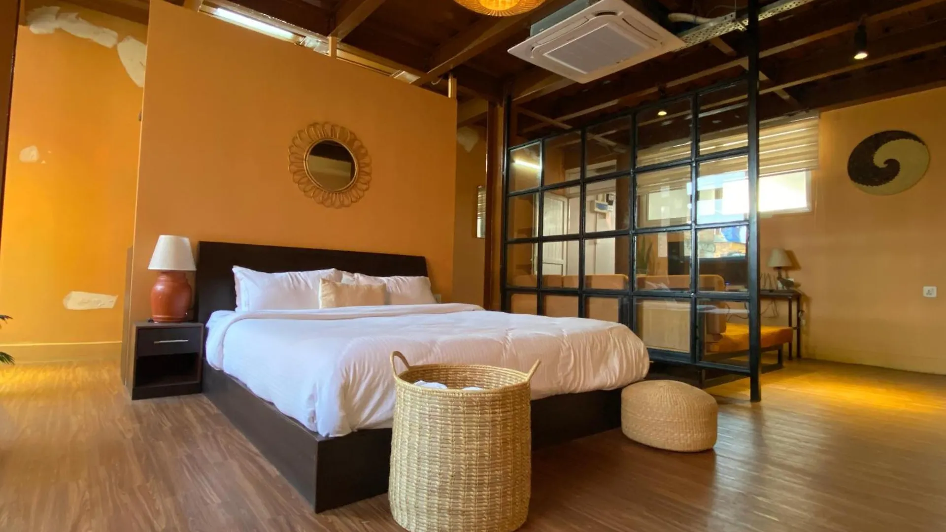 Spacious Boho Studio Apartment Katmandú
